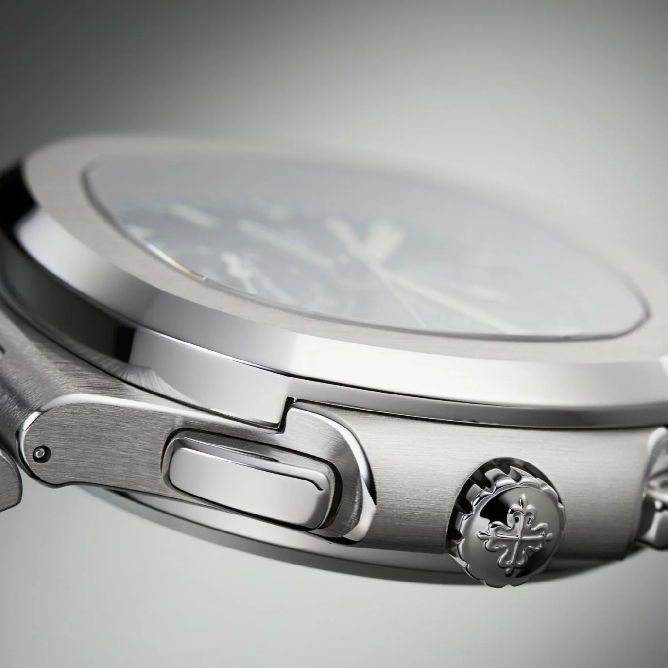 Patek Philippe Nautilus Travel Time Blue Dial - Image 5